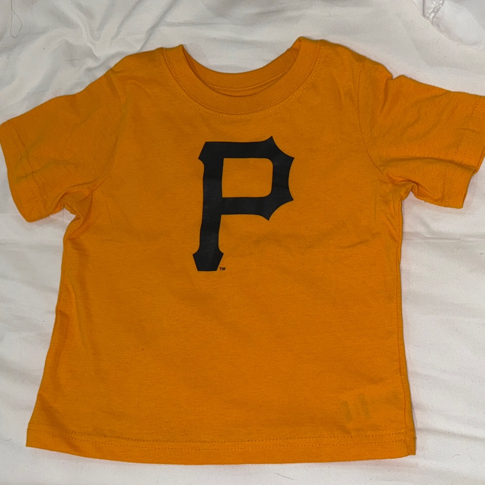 Boys Yellow Pittsburgh Pirates P Logo Shortsleeve T-Shirt NEW / EUC